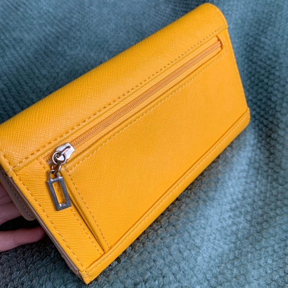 GUESS Wallet Yellow - Picture 2 of 4